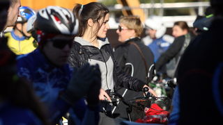 Zadar, 291212.
Bozicna biciklijada na relaciji Zadar – Vir, koja je bila najavljena za srijedu 26. prosinca te odgodjena uslijed kisnog vremena, krenula je jutros s Branimirove obale u 10 sati.
Na slici detalj sa biciklijade.
Foto: Jure Miskovic / CROPIX Zadar, 291212.
Bozicna biciklijada na relaciji Zadar – Vir, koja je bila najavljena za srijedu 26. prosinca te odgodjena uslijed kisnog vremena, krenula je jutros s Branimirove obale u 10 sati.
Na slici detalj sa biciklijade.
Foto: Jure Miskovic / CROPIX