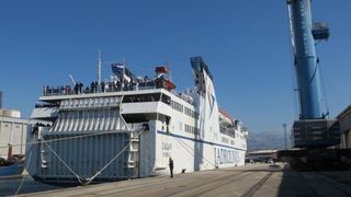 Brodom “Zadar” riječka Armada stigla na derbi u Split Brodom “Zadar” riječka Armada stigla na derbi u Split