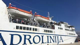 Brodom “Zadar” riječka Armada stigla na derbi u Split Brodom “Zadar” riječka Armada stigla na derbi u Split