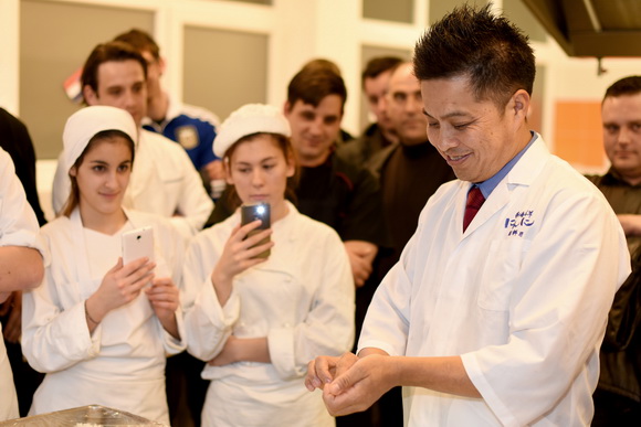 Tuna, Sushi & Wine Festival: Japanski masterchef Nakatsuji održao edukaciju pripreme tradicionalnih japanskih jela Tuna, Sushi & Wine Festival: Japanski masterchef Nakatsuji održao edukaciju pripreme tradicionalnih japanskih jela