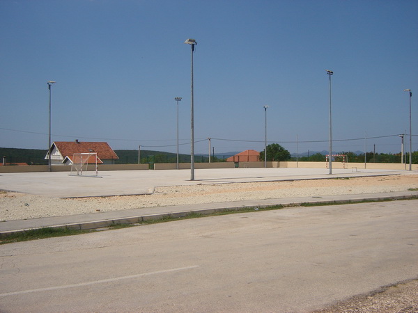 Debeljak, sportski centar