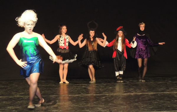 Plesni spektakl prvog dana 2. “Festivala plesa – Pag 2016” Plesni spektakl prvog dana 2. “Festivala plesa – Pag 2016”