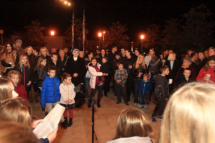 Bibinje: Božićni sajam na Trgu Franje Tuđmana Bibinje: Božićni sajam na Trgu Franje Tuđmana