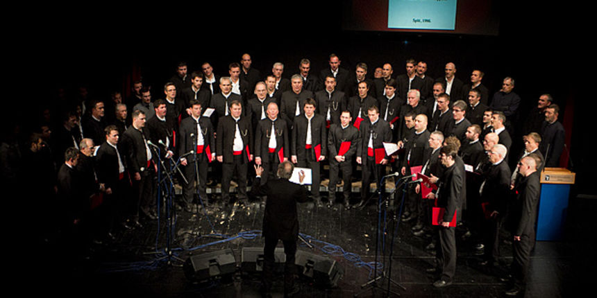 HNK Zadar: “Ljubi s ljubavlju”, foto: Leo Banić HNK Zadar: “Ljubi s ljubavlju”, foto: Leo Banić