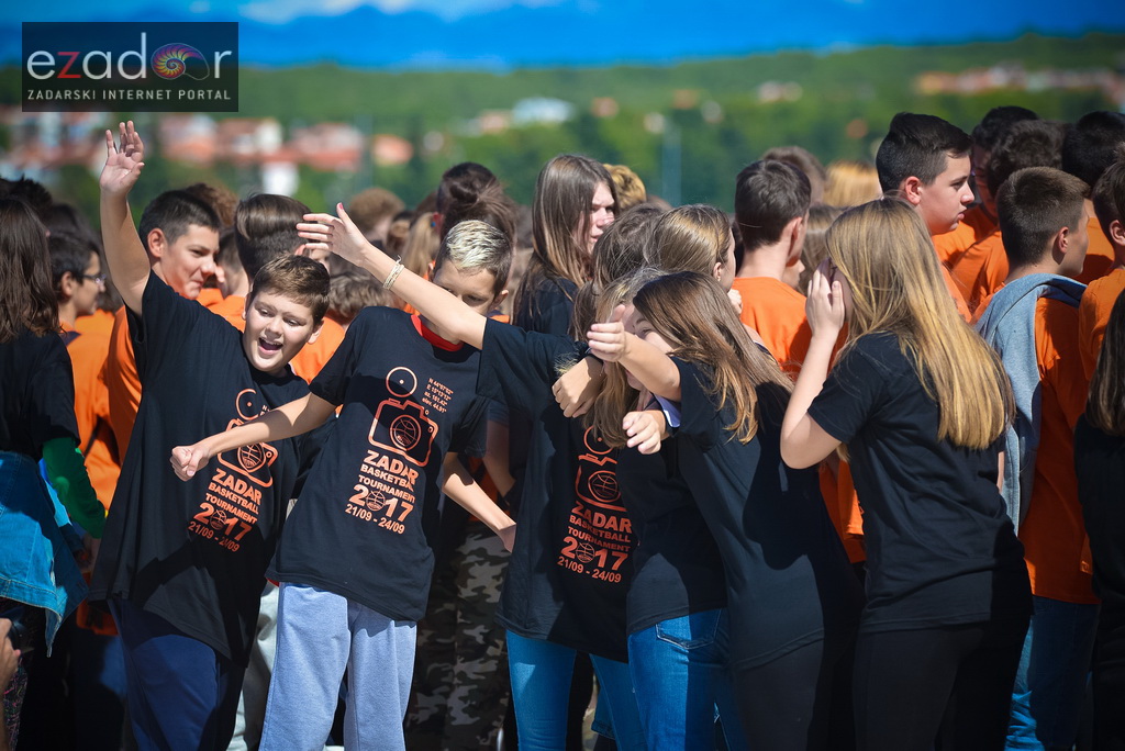 #ZDBT2017: Snimanje Milenijske fotografije košarkaške lopte na Pozdravu suncu #ZDBT2017: Snimanje Milenijske fotografije košarkaške lopte na Pozdravu suncu