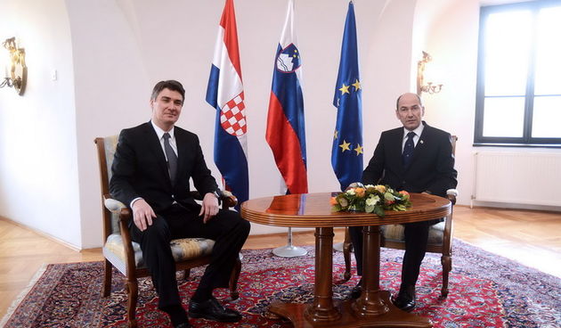 Mokrice, 110313.
Dvorac Mokrice.
Predsjednik Vlade Republike Hrvatske Zoran Milanovic se sastao s predsjednikom Vlade Republike Slovenije Janezom Jansom, u dvorcu Mokrice u Republici Sloveniji. Premijeri ce potpisati Memorandum o suglasnosti o pitanjima L