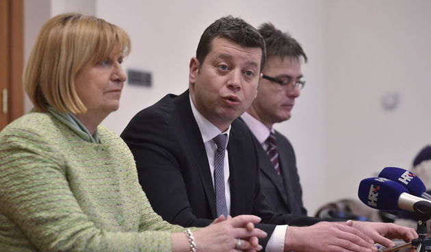 Zagreb, 150213.   
Hrvatski Sabor.
Press konferencija kluba zastupnika HDZ-a.
Na fotografiji: Ivanka Roksandic, Jasen Mesic i Ante Babic.
Foto: Admir Buljubasic / CROPIX