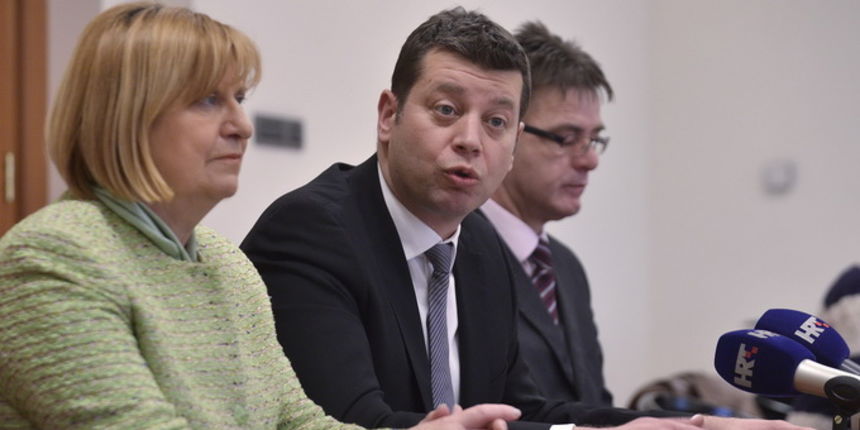 Zagreb, 150213.
Hrvatski Sabor.
Press konferencija kluba zastupnika HDZ-a.
Na fotografiji: Ivanka Roksandic, Jasen Mesic i Ante Babic.
Foto: Admir Buljubasic / CROPIX Zagreb, 150213.
Hrvatski Sabor.
Press konferencija kluba zastupnika HDZ-a.
Na fotografiji: Ivanka Roksandic, Jasen Mesic i Ante Babic.
Foto: Admir Buljubasic / CROPIX