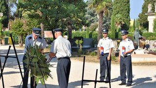 Povodom Dana pobjede kod središnjeg križa na Gradskom groblju položeni vijenci Povodom Dana pobjede kod središnjeg križa na Gradskom groblju položeni vijenci