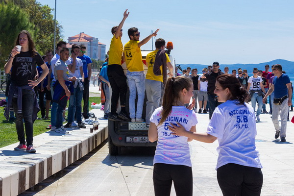 Ludijada maturanata na zadarskoj rivi 17. svibnja 2016. Foto: Bojan Bogdanić