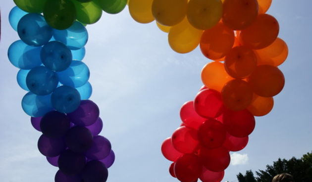Zagreb, 180611.
Na Trgu zrtava fasizma poceo je “Zagreb Pride 2011”. 
Tema ovogodisnje Povorke ponosa Zagreb Pridea je “Nasih prvih deset”, kojom se zeli zatvoriti prvo desetljece borbe za LGBT prava u Hrvatskoj. Povorka sa Trga zrtava fasizma krece prema