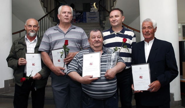 Zagreb, 290413.
Kresimirov trg 2.
Savez samostalnih sindikata Hrvatske dodjelio je tradicionalne godisnje nagrade Srce sindikalne solidarnosti koja se dodjejuju osobama koje su svojim radom pridonijele razvoju sindikalnog pokreta, te nagradu Osmisli prvos