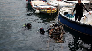 Ronioci kluba Sv. Roko izronili dio starog srušenog mosta u Jazinama, Foto: Mladen Malik