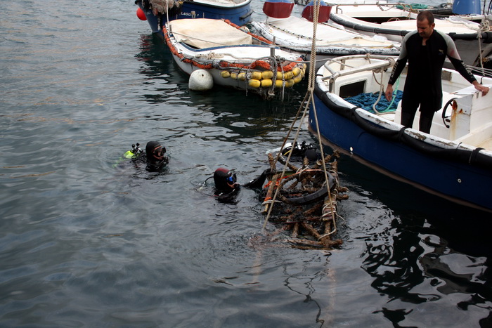 Ronioci kluba Sv. Roko izronili dio starog srušenog mosta u Jazinama, Foto: Mladen Malik