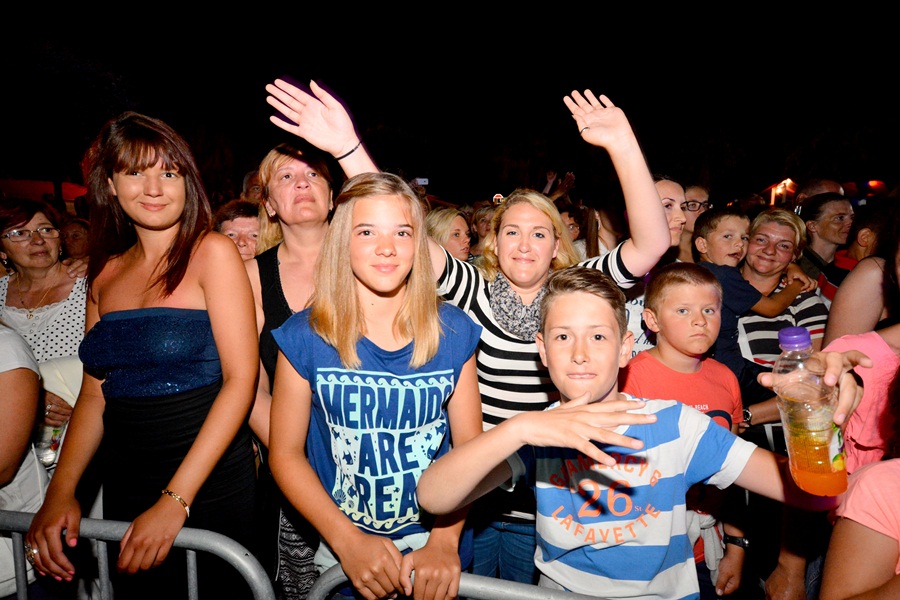 Vir : Colonia rasplesala tisuće posjetitelja na Viru ; foto Iva Perinčić Vir : Colonia rasplesala tisuće posjetitelja na Viru ; foto Iva Perinčić