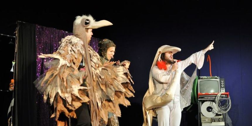 U Kazalištu lutaka Zadar, u četvrtak 24. siječnja u 18 sati gostuje Kazalište ”Tvornica lutaka” s rock-mjuziklom ”Živ živ živ”, redatelja Maria Kovača