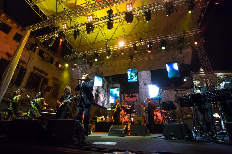 Koncert Bryana Ferryja na Stradunu povodom 100 godina hotela Excelsior.  Photo:Grgo Jelavić/PIXSELL