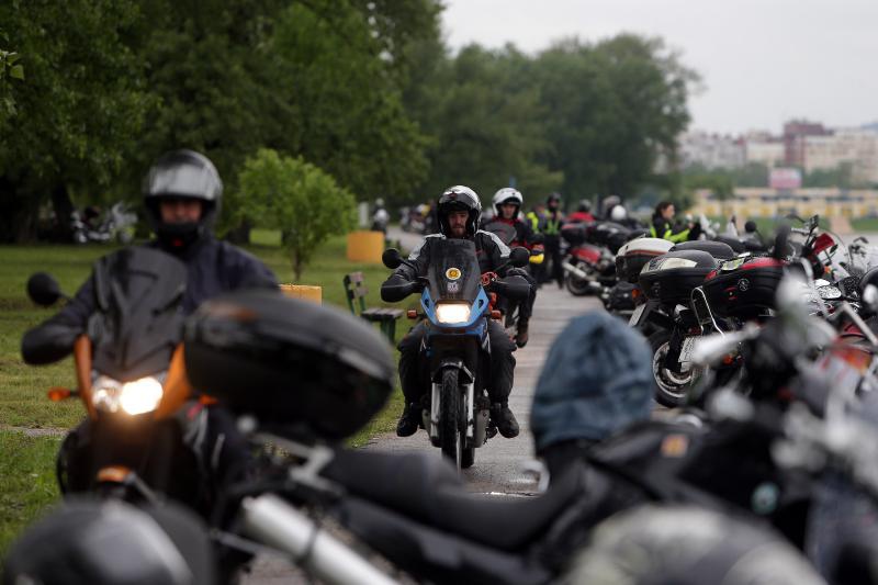Na jezeru Jarun okupili su se motociklisti iz cijele Hrvatske u sklopu 3. karavane za zivot pod nazivom Bikeri na cesti. Velik broj motociklista zbog loseg vremena nije dosao, no pridruzio im se gradonacelnik Milan Bandic. Photo: Dalibor Urukalovic/PIXSEL