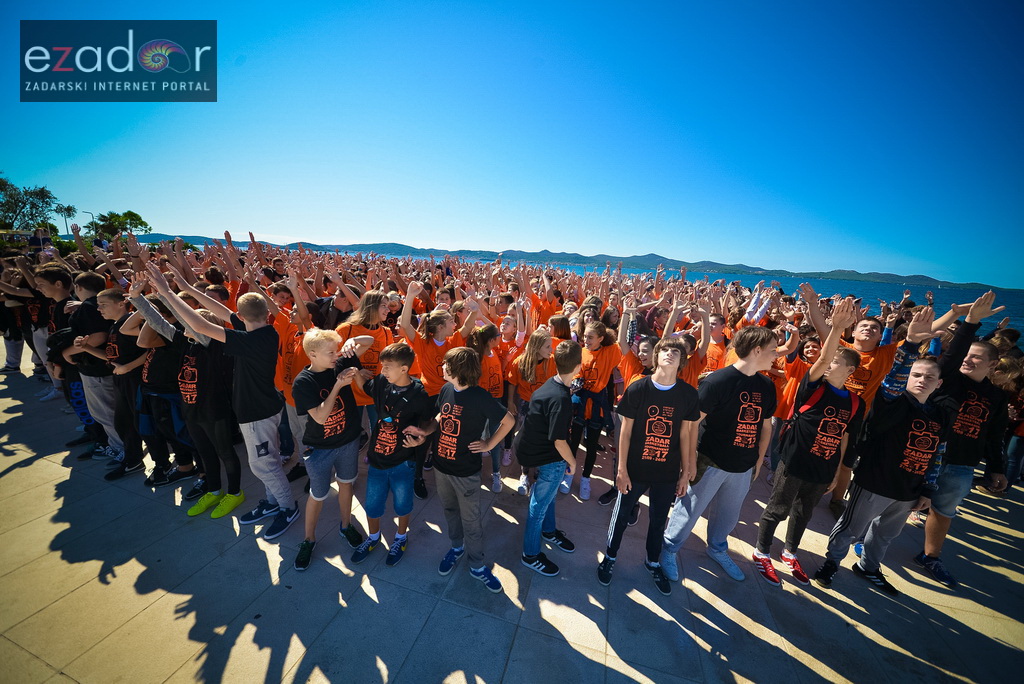 #ZDBT2017: Snimanje Milenijske fotografije košarkaške lopte na Pozdravu suncu #ZDBT2017: Snimanje Milenijske fotografije košarkaške lopte na Pozdravu suncu