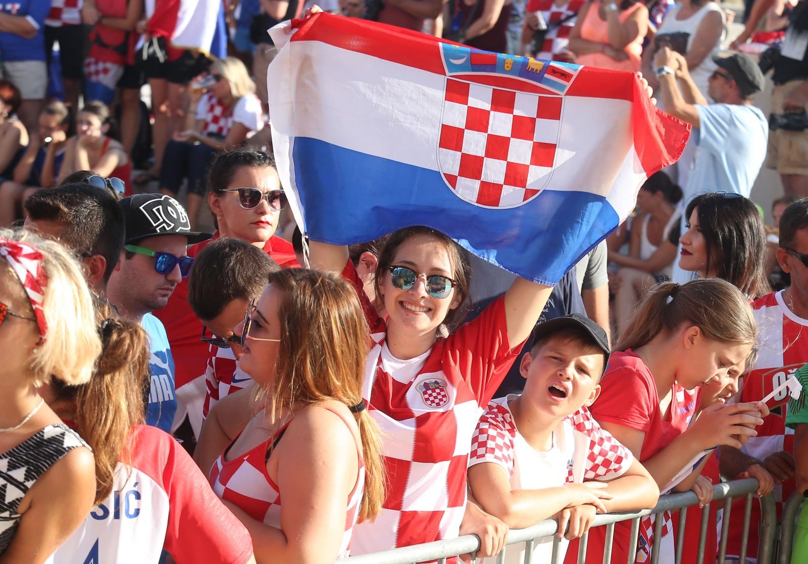 Zadar dočekao svoje Vatrene: Sve generacije okupile se na Forumu