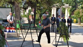 Povodom Dana pobjede kod središnjeg križa na Gradskom groblju položeni vijenci Povodom Dana pobjede kod središnjeg križa na Gradskom groblju položeni vijenci