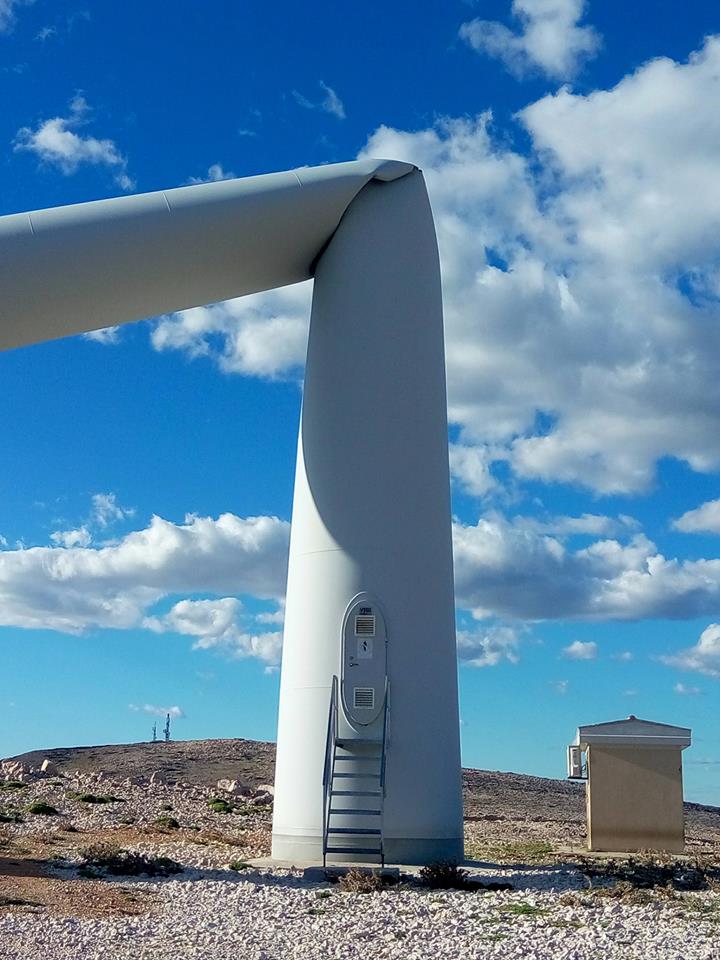 Olujna bura srušila vjetro elektranu na Pagu Olujna bura srušila vjetro elektranu na Pagu