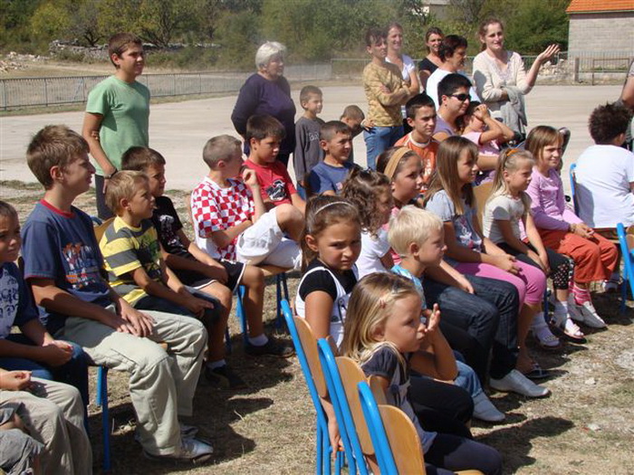 Svecano otvorenje obnovljenih podrucnih skola u Rastevicu i Bukovicu Svecano otvorenje obnovljenih podrucnih skola u Rastevicu i Bukovicu