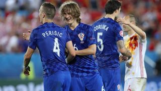 Velika fešta hrvatskih nogometaša i navijača u Bordeauxu nakon pobjede nad Španjolskom 2-1. Photo: PIXSELL Velika fešta hrvatskih nogometaša i navijača u Bordeauxu nakon pobjede nad Španjolskom 2-1. Photo: PIXSELL