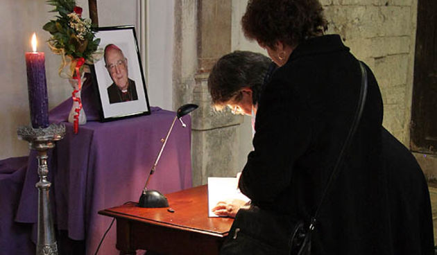 Izlozeno tijelo pokojnog nadbiskupa Marijana Oblaka u zadarskoj katedrali