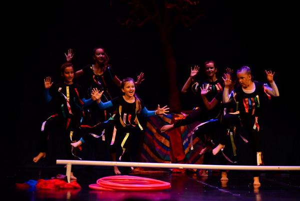 Circo Art u HNK Zadar izveo predstavu “Povratak u prirodu”