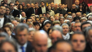 Zadar, 241112.
Obiljezavanje Dana grada Zadra i dolazak generala Ante Gotovine pocasnog gradjanina grada Zadra. General Gotovina na svetoj misi u katedrali Sv. Stosije.
Na slici puna katedrala sv. Stosije.
Foto: Luka Gerlanc / CROPIX Zadar, 241112.
Obiljezavanje Dana grada Zadra i dolazak generala Ante Gotovine pocasnog gradjanina grada Zadra. General Gotovina na svetoj misi u katedrali Sv. Stosije.
Na slici puna katedrala sv. Stosije.
Foto: Luka Gerlanc / CROPIX