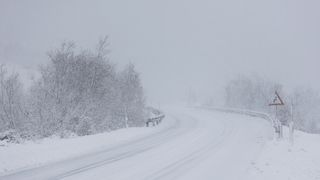 Đir snijegom prekrivenim Gračacom, 25. siječnja 2021. Đir snijegom prekrivenim Gračacom, 25. siječnja 2021.