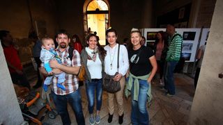 Humanitarna izlozba za pomoc tesko bolesnoj mladoj zadranki Ani Pavic i njenoj kceri Aurori. Zadarski fotografi amateri i profesionalci njih 37 odazvali su se ovoj akciji doniravsi fotografije, Foto: Željko Mršić/PIXSELL