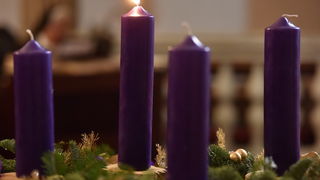 Upaljene prve adventske svijeće u crkvi sv. Šime i na Trgu Petra Zoranića