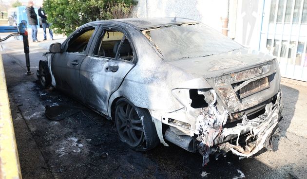 Zapaljen automobil, oštećen automobil