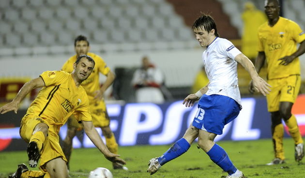 Split 011210.  Stadion HNK Hajduka u Poljudu      UEFA Europska liga utakmica HNK Hajduk – FC AEK . Na fotografiji:  Bijeli Ante Vukusic . Foto : Paun Paunovic / CROPIX