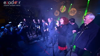 Tisuće Zadrana uživalo na krcatom Narodnom trgu i Tgu Petra Zoranića uz Tomislava Bralića i klapu Intrade Tisuće Zadrana uživalo na krcatom Narodnom trgu i Tgu Petra Zoranića uz Tomislava Bralića i klapu Intrade