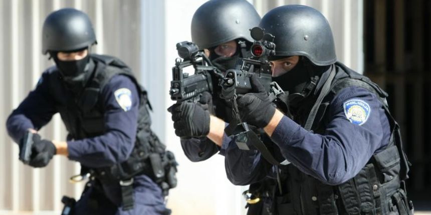 26.9.2014., Zadar – Svecanim programom PU Zadarska obiljezila je Dan policije. Najzasluznijim djelatnicima urucena su priznanja i promaknuca nakon cega je interventna postrojba izvela pokaznu vjezbu. Photo: Dino Stanin/PIXSELL