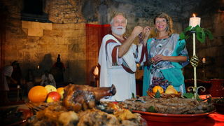 Split, 200812.
Tradicionalni “Dani Dioklecijana” koji se u Splitu uprilicuju zadnjih godina dozivljavaju svoju ekspanziju svake godine pa se tako i na vecerasnjoj manifestaciji zatvaranja natiskao prepun Peristil gdje se car Dioklecijan oprostio od svojih Split, 200812.
Tradicionalni “Dani Dioklecijana” koji se u Splitu uprilicuju zadnjih godina dozivljavaju svoju ekspanziju svake godine pa se tako i na vecerasnjoj manifestaciji zatvaranja natiskao prepun Peristil gdje se car Dioklecijan oprostio od svojih