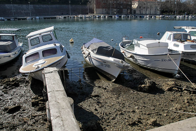 Oseka u Zadru more se povuklo nekih 50-ak cm