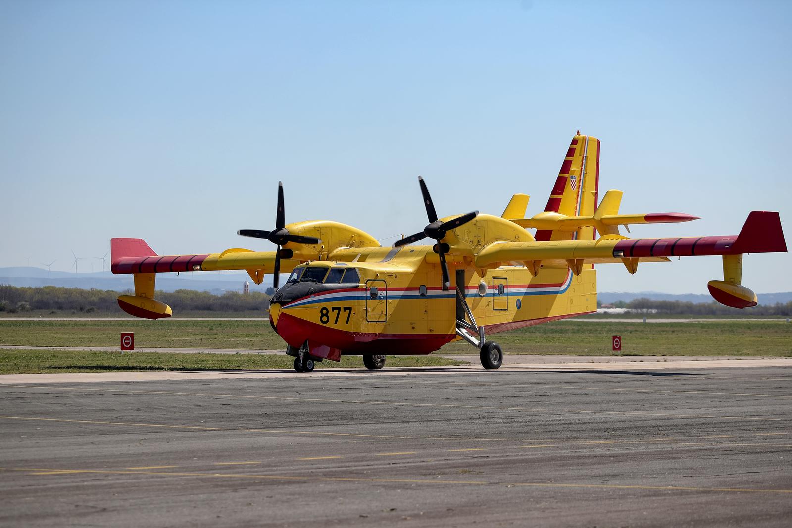 Zemunik: 20. obljetnica akrobatske grupe “Krila Oluje” Zemunik: 20. obljetnica akrobatske grupe “Krila Oluje”