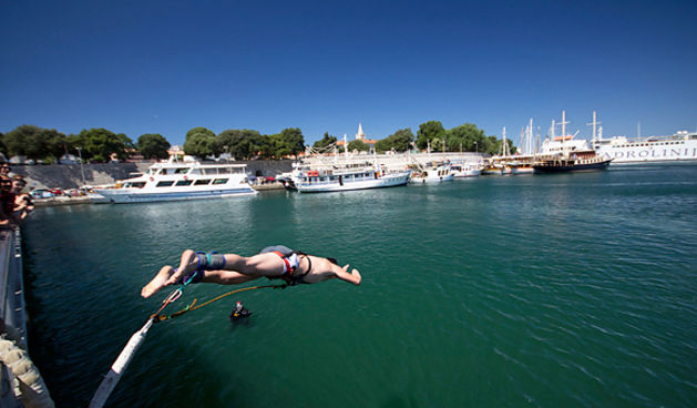 Milenijski skok  KUD-a Bleke i konji (foto:Saša Čuka)