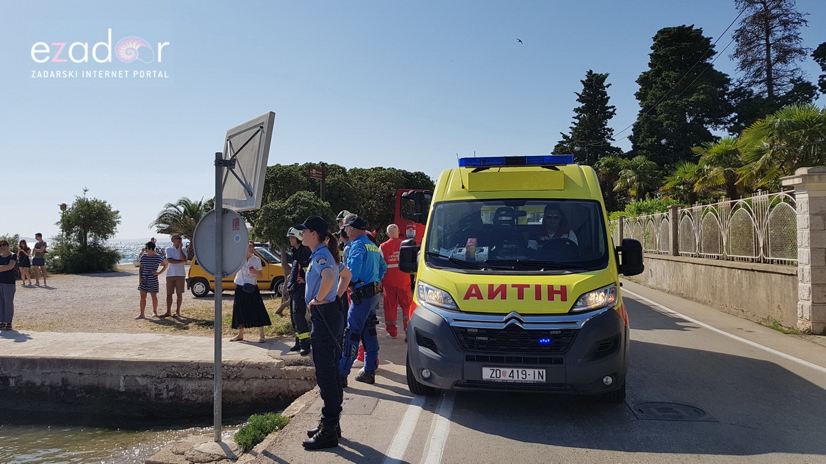 Divljao golfom po Brodarici pa završio u moru kod HAZU-a Divljao golfom po Brodarici pa završio u moru kod HAZU-a