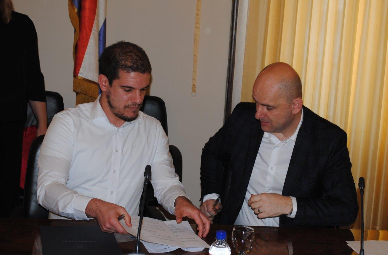 Ministar Tolušić potpisao ugovore za sanaciju šteta od poplave Ministar Tolušić potpisao ugovore za sanaciju šteta od poplave