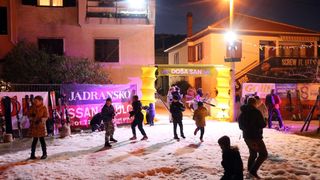 Svjetska atrakcija u Velom Ižu: Održana “Iška kraljica”- prva povijesna skijaška utrka na hrvatskim školjima Svjetska atrakcija u Velom Ižu: Održana “Iška kraljica”- prva povijesna skijaška utrka na hrvatskim školjima