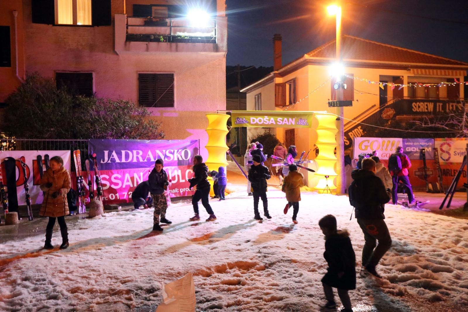 Svjetska atrakcija u Velom Ižu: Održana “Iška kraljica”- prva povijesna skijaška utrka na hrvatskim školjima Svjetska atrakcija u Velom Ižu: Održana “Iška kraljica”- prva povijesna skijaška utrka na hrvatskim školjima