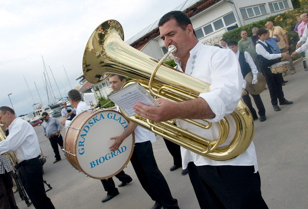 Biograd: Mazoretkinje, gradska glazba i srednjovjekovni biogradski kostimi