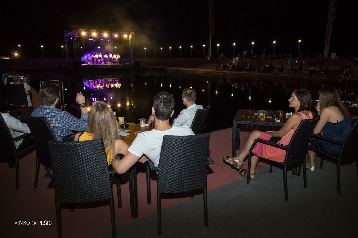 Zorica Kondža i klapa Cambi @ bazen Ilirije u Biogradu