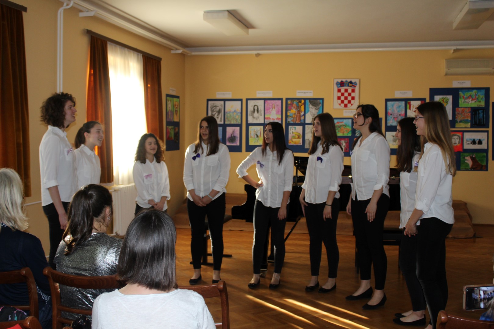 U koncertnoj dvorani Glazbene škole otvorena izložba “Likovnionica” U koncertnoj dvorani Glazbene škole otvorena izložba “Likovnionica”