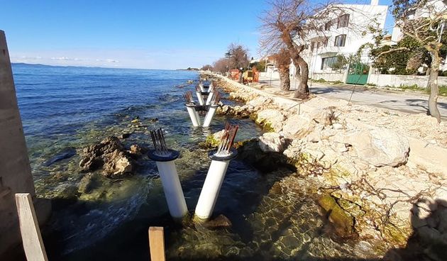 Postavljeni prvi nosači na novom sunčalištu u Diklu